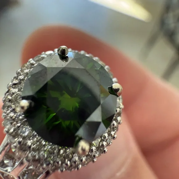 Rare $16,900 Green Diamond Ring. 3.15 Carats set in 14k white gold. - Picture 5 of 17